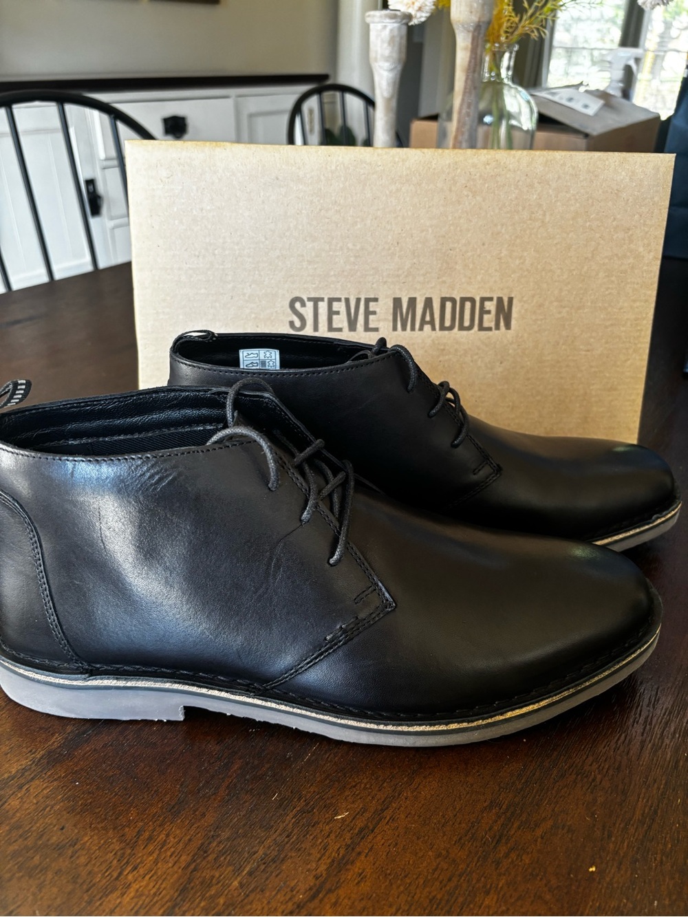 Steve Madden Black Leather Harris Chukka Boots with Light Gray Sole